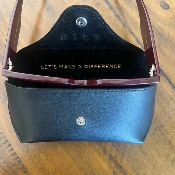 Diff Arden Sunglasses with case - Picture 6 of 6